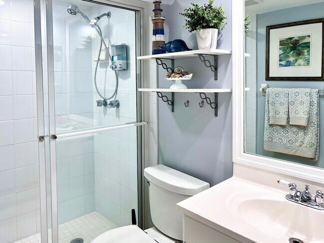 Building Photo - 3010 N Course Dr