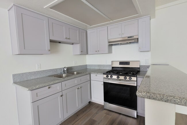 Building Photo - 2928 Leeward Ave