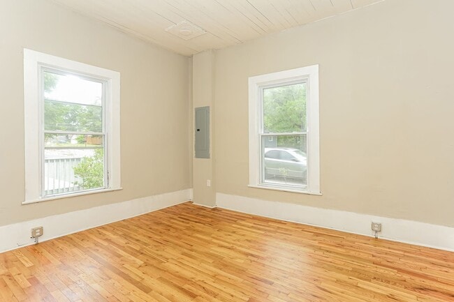 Building Photo - 404 N 15th St