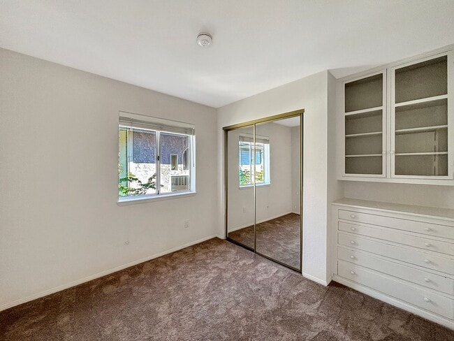 Building Photo - Beautiful 5BD/3BA 2-Story House in Tierras...