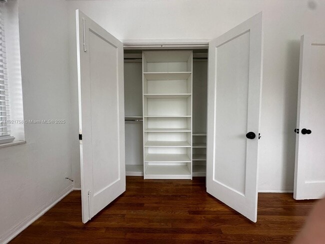 Building Photo - 1567 S Le Jeune Rd