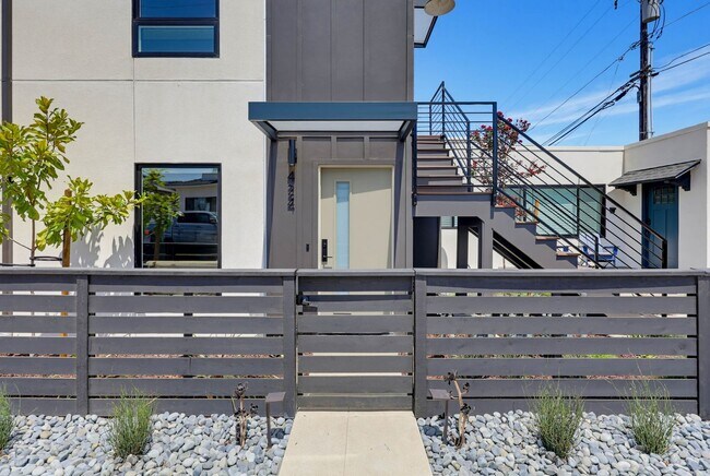 Building Photo - 426-426 Arbor Dr