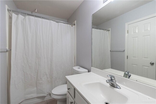 Building Photo - 31 El Jardin St