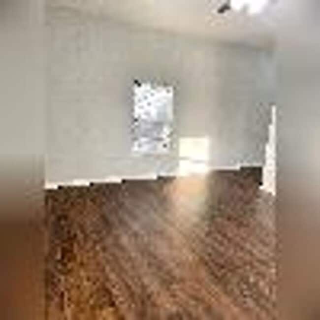 Building Photo - COMING SOON! Recently updated and convenie...