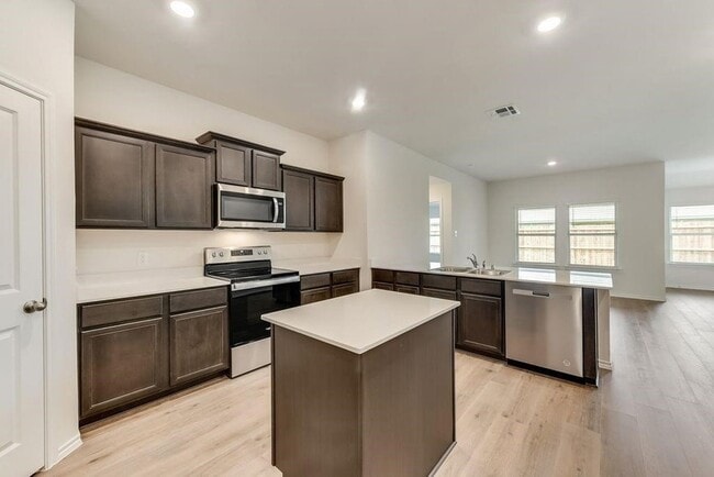 Building Photo - 2905 Jasmine Dr