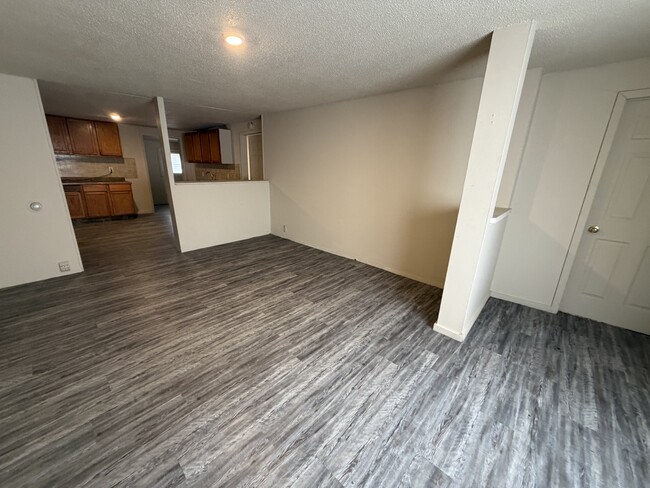 Building Photo - 601 W Woodbury St