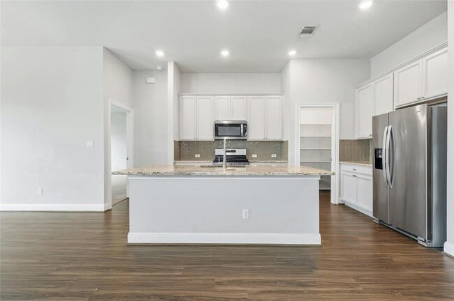 Building Photo - 116 Birkshire Dr