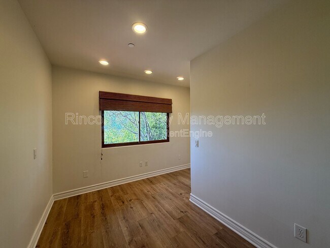 Building Photo - 2166 Palomar Ave