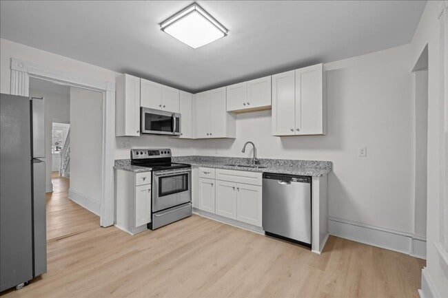 Building Photo - 258 Douglas Ave