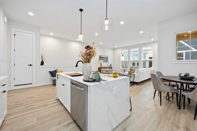 Building Photo - 6110 De Campo St