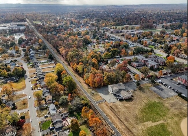 Building Photo - 520 Newark Pompton Turnpike