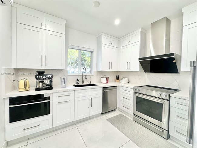 Building Photo - 7800 SW 57th Ct