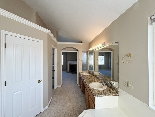Building Photo - 10152 Snow Iris Way