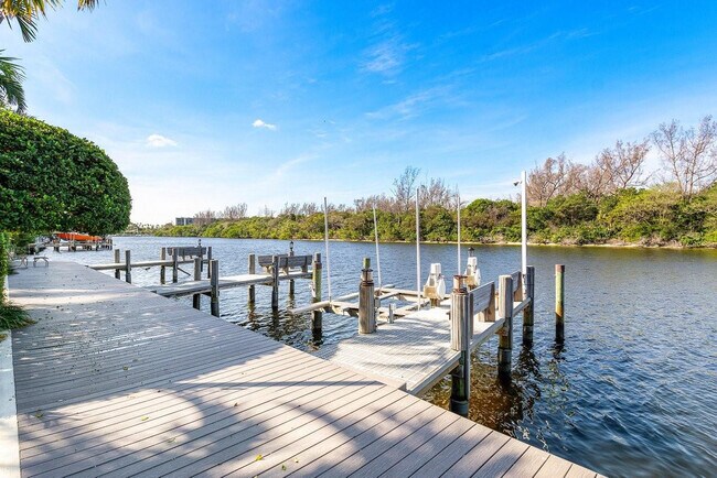 Building Photo - 549 NE 19th Ave