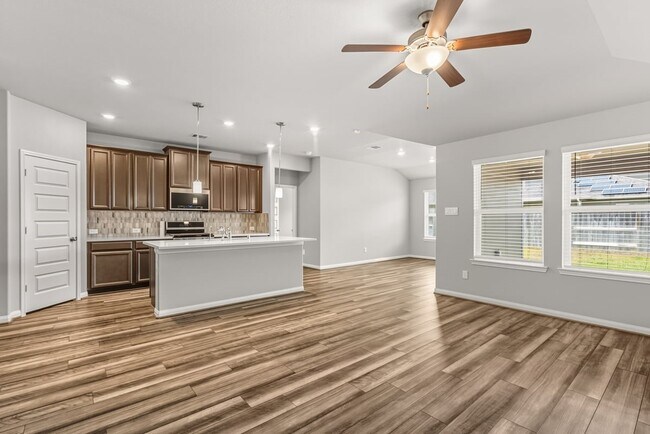 Building Photo - 7222 Melrose Ln