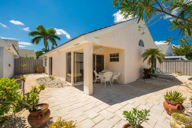 Building Photo - 20 Commodore Pl