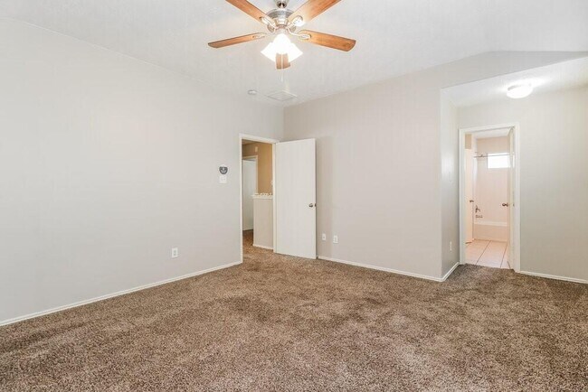 Building Photo - 33322 Cottonwood Bend