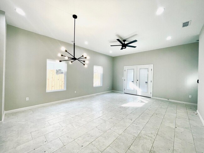 Building Photo - 1426 Los Estribos Dr