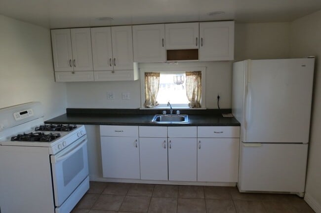 Building Photo - 2105 3rd Ave