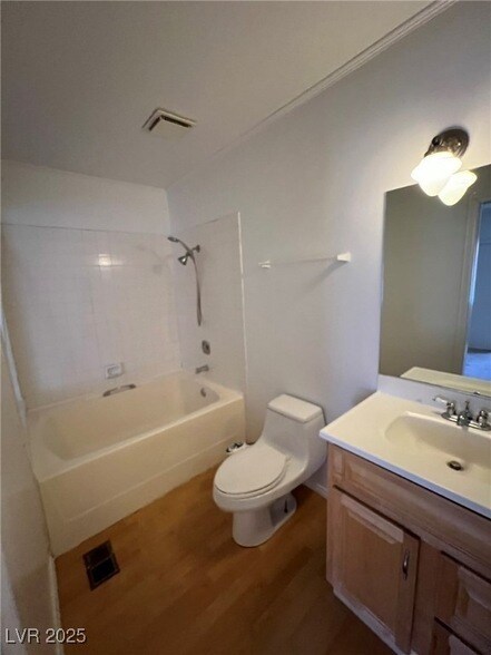 Building Photo - 913 Willow Tree Dr