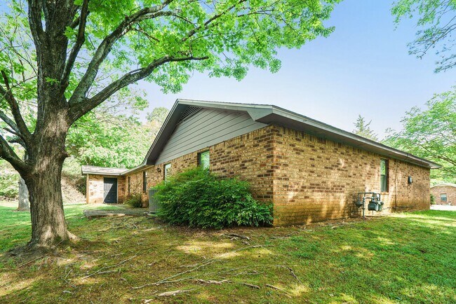 Building Photo - Park East