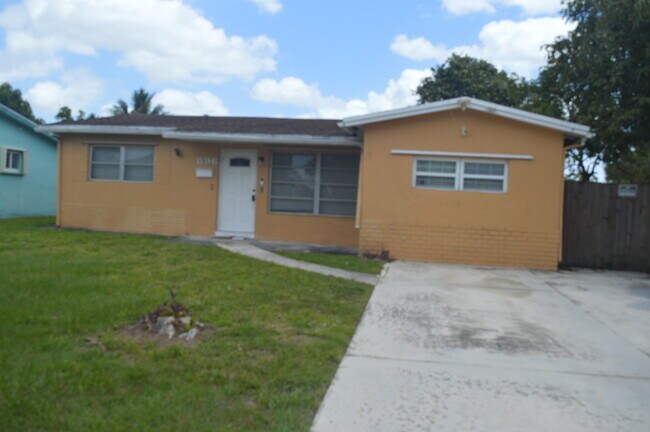 Building Photo - 896 SW 64th Terrace