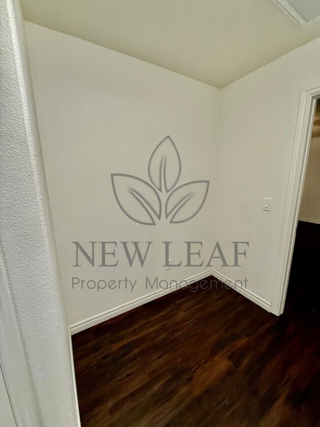 Building Photo - 4 Bedroom home on Private lot in PHELAN CA