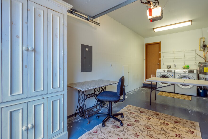 Garage/Laundry - 7721 Interurban Blvd