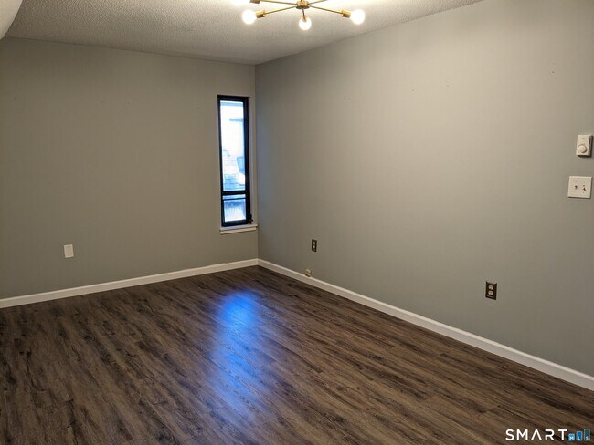 Building Photo - 44 Great Meadow Ln