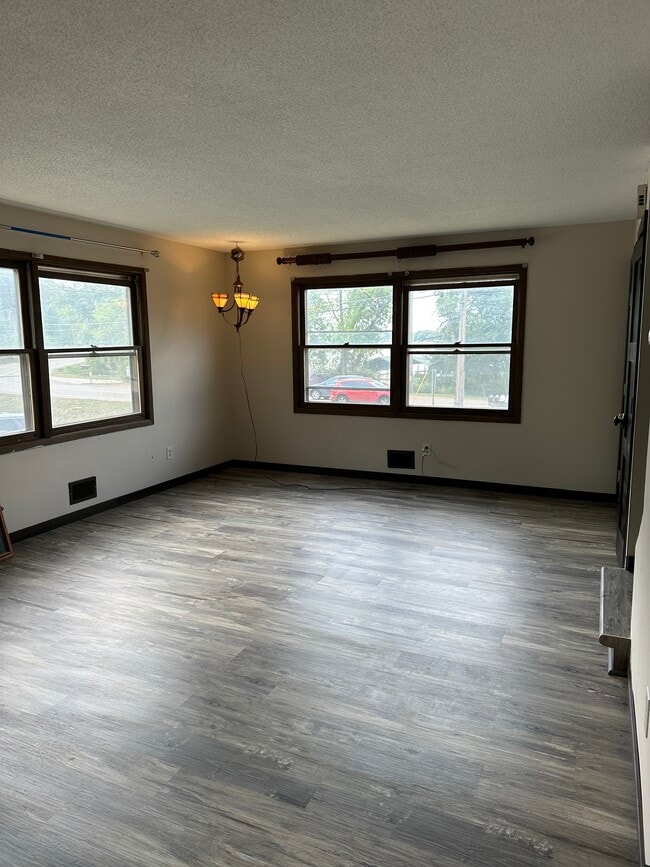 Primary Photo - 3156 Westedge Blvd