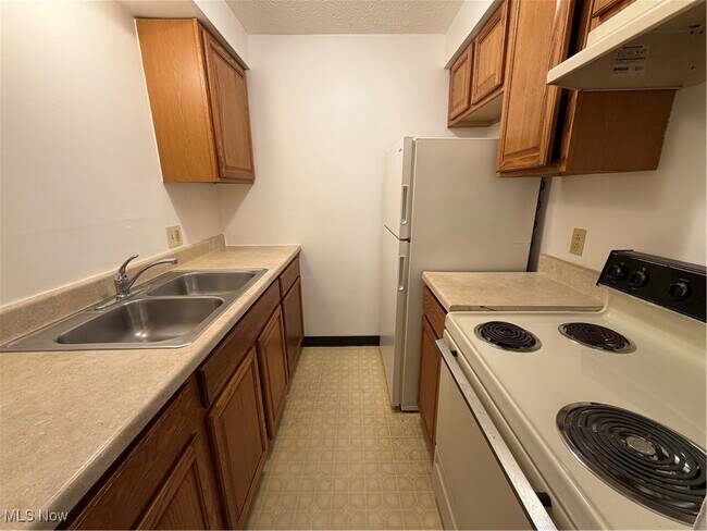 Building Photo - 4107 Orchard Dale Dr NW