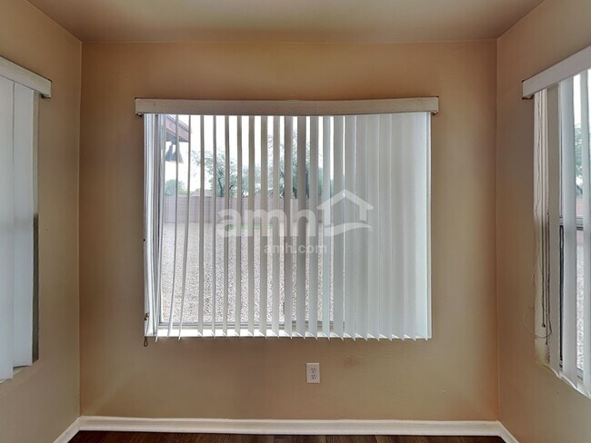 Building Photo - 11337 W Lincoln St