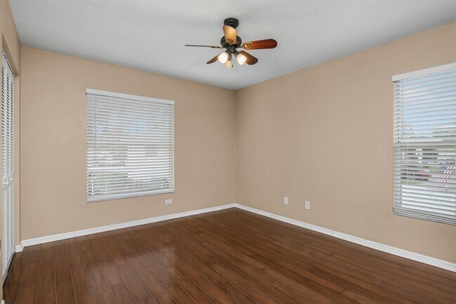 Building Photo - Berkshire Lakes, 2nd Floor, Corner Unit for Annual Lease