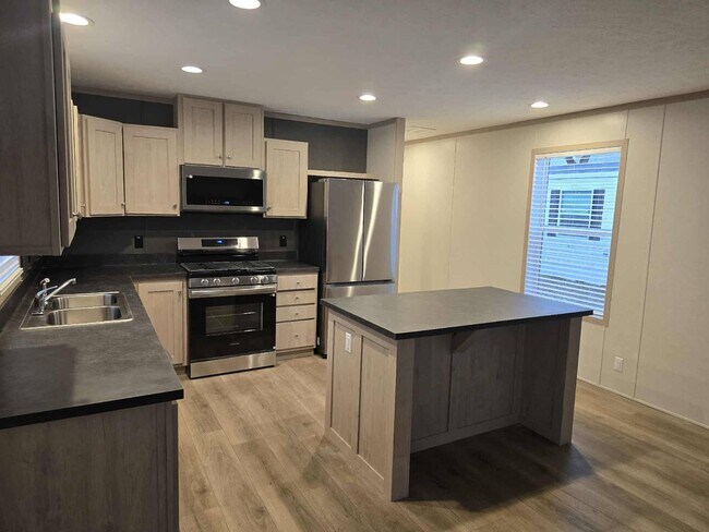 Building Photo - 613 Polk St