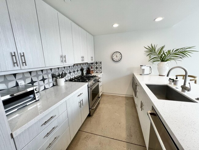 Building Photo - 73801 Shadow Mountain Dr