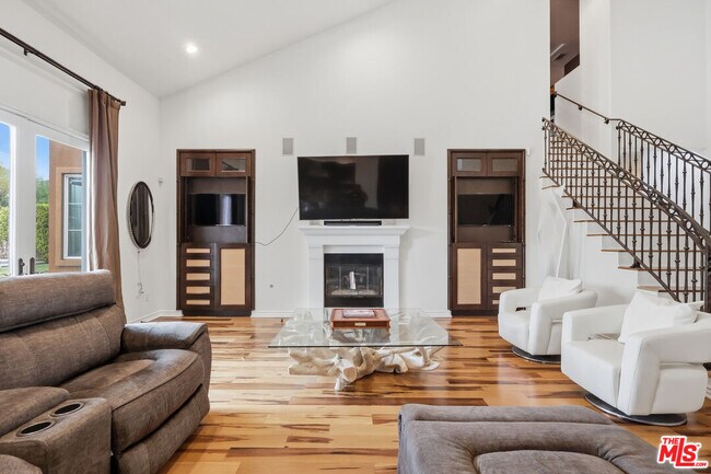 Building Photo - 9651 Sagebrush Ave