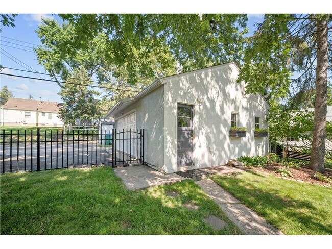 Building Photo - 2712 Idaho Ave S