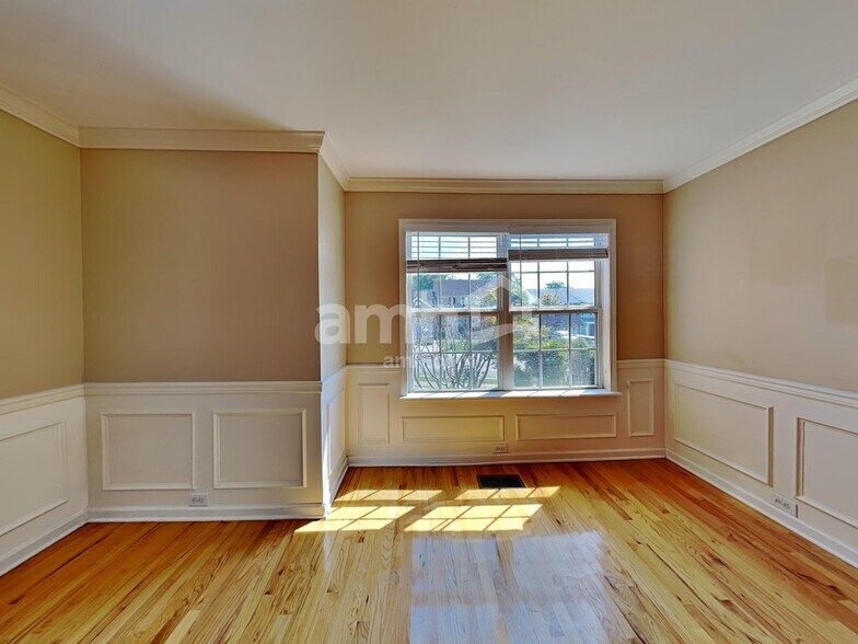 Building Photo - 1068 Blairfield Dr