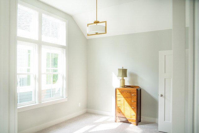 Building Photo - 509 Rosedale Ave E