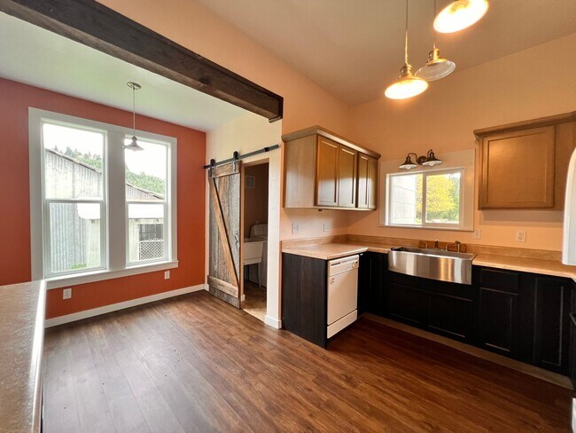 Building Photo - 98382 Sitkum Ln