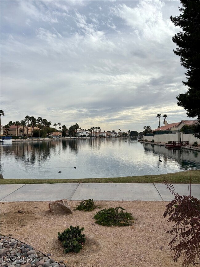 Building Photo - 2408 Moon Shore Dr