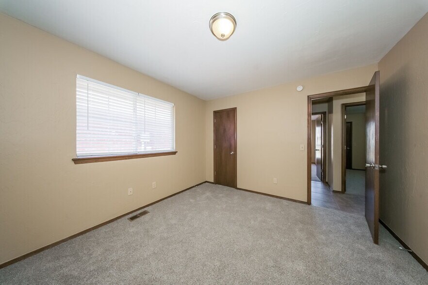 Building Photo - 11840 SW 3rd Terrace