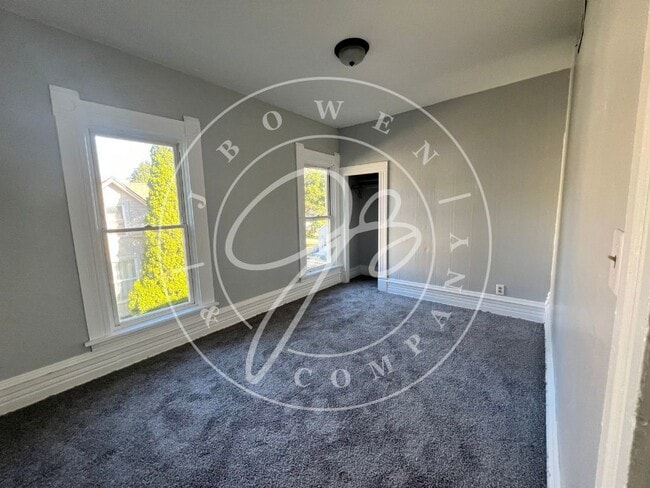 Building Photo - "Charming upper 2 Bedroom duplex, in Swant...