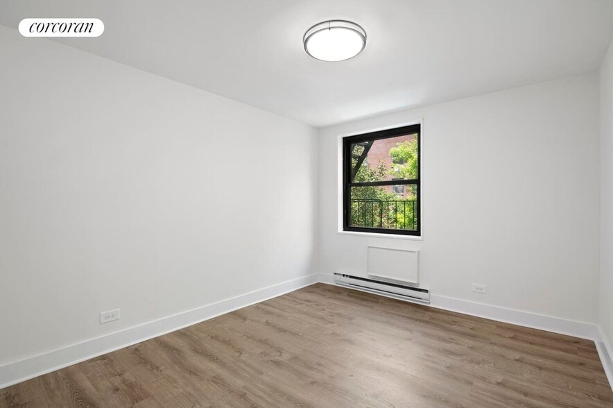 Building Photo - 357 W 11th St