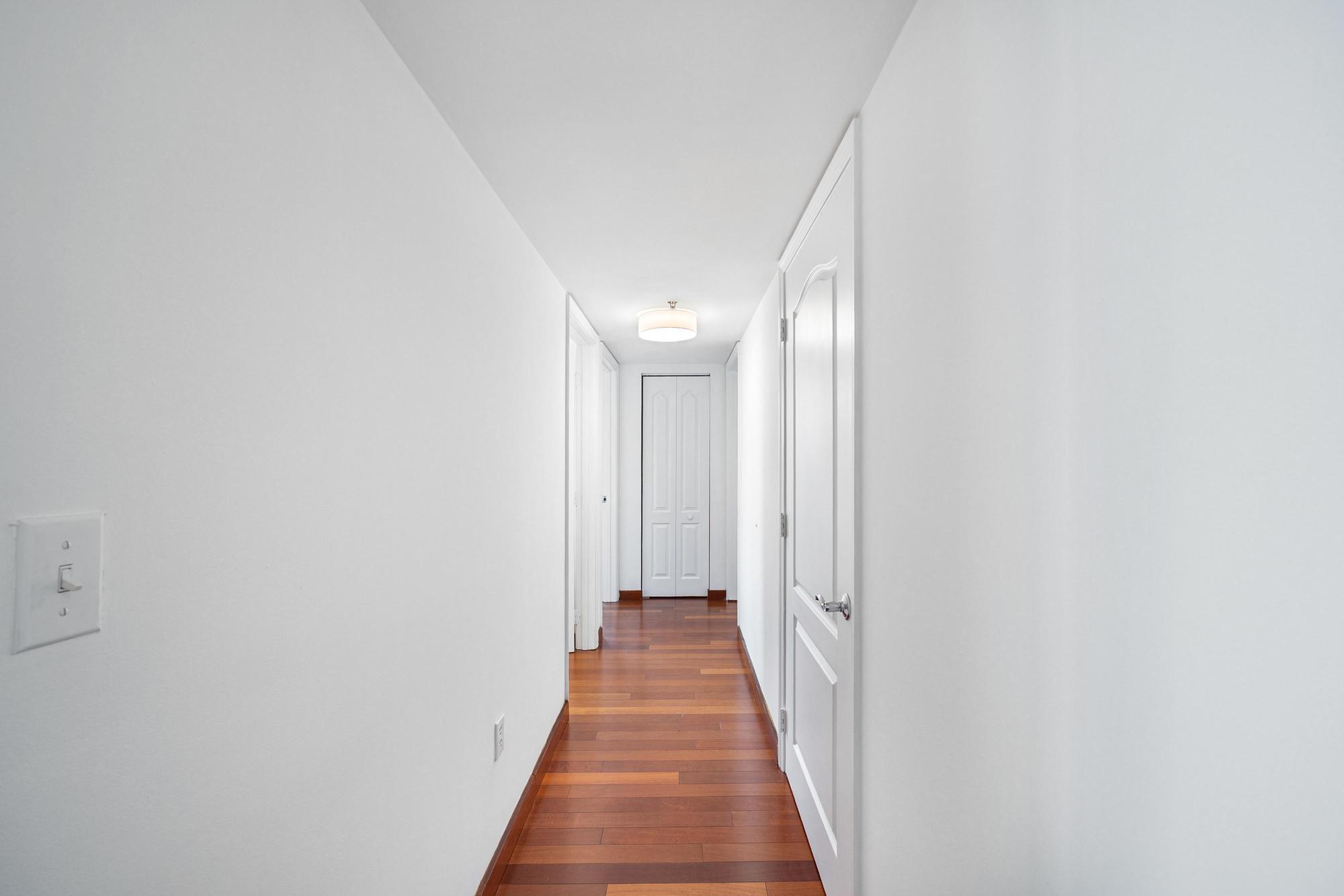 Building Photo - 1200 Brickell Bay Dr