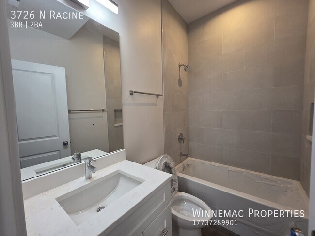 Building Photo - 3726 N Racine Ave