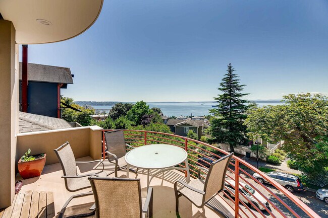 Building Photo - Queen Anne Home