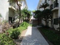 Building Photo - Desirable Park Blvd 1 Bdr 1 Ba 3rd Floor Condo in Hillcrest