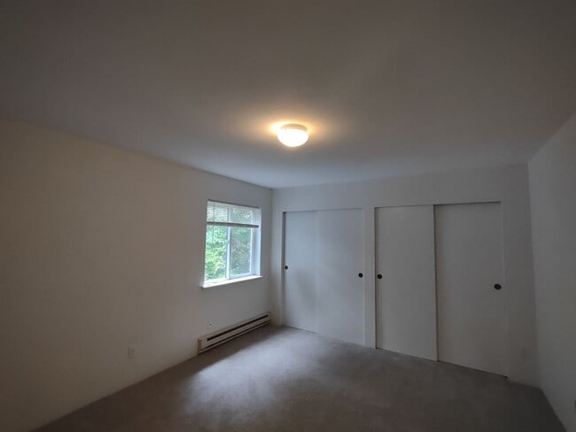 Building Photo - 601 Sunset Ave NE