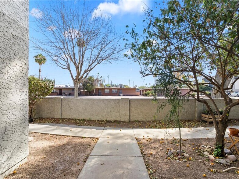 Building Photo - 122 S Hardy Dr